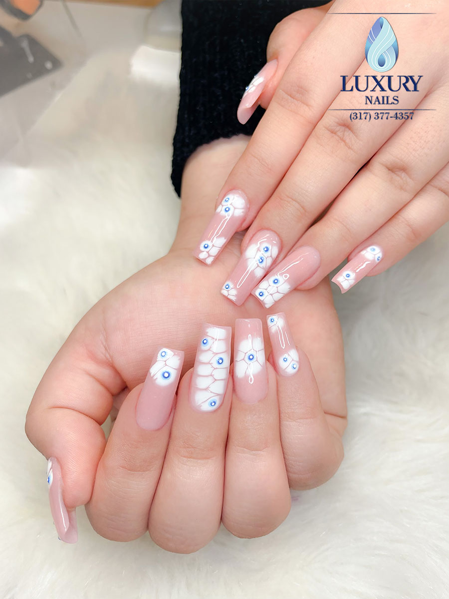  LUXURY Nails